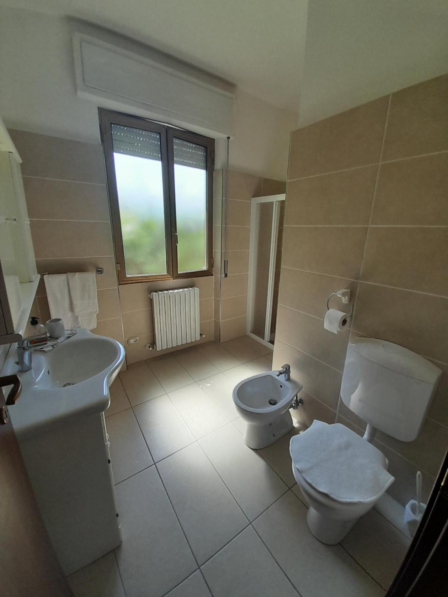 Villa La Sorgente Lezzeno Zimmer foto